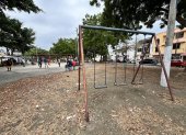 Sin mantenimiento. Los típicos juegos infantiles están oxidados, decolorados y con heces fecales de animales, en La Garzota.