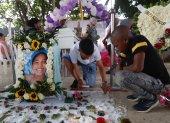 Familiares y amigos asisten hoy al velorio de Michelle Dayana González, una menor de 14 años que fue asesinada y descuartizada en un centro automotor, en Cali (Colombia).