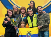 Roberto celebró la medalla de oro junto a su familia.