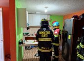 Miembros del Cuerpo de Bomberos ingresó a la vivienda para evacuar a los heridos