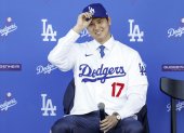 Los Angeles (United States), 14/12/2023.- Newly-signed Los Angeles Dodgers baseball player Shohei Ohtani, of Japan, during an introductory press conference in Los Angeles, California, USA, 14 December 2023. Ohtani recently signed a 10-year deal with the team for $700/"K636 million, making him the highest paid player in baseball history. (Japón) EFE/EPA/CAROLINE BREHMAN