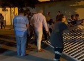 Video. En videos captados por moradores se observa la medida municipal.