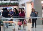 Visita. El sábado pasado, el centro comercial Quicentro Shopping registró un gran movimiento previo a Navidad.