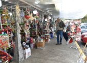 Los precios de los accesorios navideños varían según el tamaño, material y sector.
