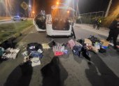 Según los primeros indicios que maneja la Policía Nacional los objetos eran movilizados en un automóvil blanco.