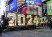 Vista de los números gigantes de "2024" en Times Square, en Nueva York (EE.UU.), este 20 de diciembre de 2023.