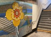 Se aprecia un detalle del mosaico del artista Glenn Goldberg titulado "Río Bronx" situado en el entresuelo de la estación de metro de la calle 149 en el barrio del Bronx en Nueva York (EE.UU.).