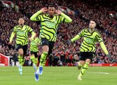 El defensa Gabriel Magalhaes, al minuto 4, marcó el gol del Arsenal en Anfield.