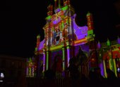 Evento. En la iglesia principal de la localidad se proyectaron a los Reyes Magos.