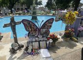 Una parte del memorial instalado en honor a las víctimas de la matanza de la Escuela Primaria Robb en Uvalde, Texas (EE.UU.)