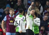 Burnley (United Kingdom), 26/12/2023.- Darwin Nunez of Liverpool celebrates after scoring the opening goal during the English Premier League soccer match between Burnley FC and Liverpool FC, in Burnley, Britain, 26 December 2023. (Reino Unido) EFE/EPA/PETER POWELL EDITORIAL USE ONLY. No use with unauthorized audio, video, data, fixture lists, club/league logos, "live" services or NFTs. Online in-match use limited to 120 images, no video emulation. No use in betting, games or single club/league/player publications.