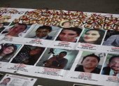 Detalle de un cartel registrado el pasado 22 de diciembre con imágenes de personas desaparecidas, frente al Palacio Nacional, en Ciudad de México (México).