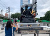 La estatua de aspecto demoníaco, que representa a un antiguo maestro de magia esotérica, retirada tras varios meses de polémica en Bangkok.