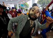 Cada año las personas se disfrazan de personajes emblemáticos para desfilar por los Santos Inocentes