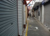Los pasillos de los centros comerciales del ahorro se encontraban vacíos y sus locales cerrados. Vendedores sienten temor por la ola de inseguridad.