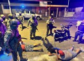 Militares ejecutan detenciones de personas declaradas como terroristas.