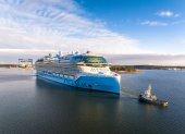 El crucero "Icon of the seas" durante su salida de la plataforma de pruebas en Turku (Finlandia).