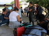 Decenas de migrantes transitan por México para llegar hacia Estados Unidos.