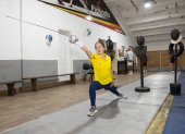María Sol Naranjo durante un entrenamiento de esgrima, una de las disciplinas del pentatlón moderno. La deportista, de 16 años, se alista para su primera experiencia olímpica.