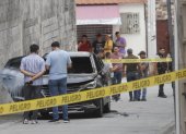Encuentran un vehículo incinerado en Colinas de Alborada, norte de Guayaquil, sería el que trasladaba a los atacantes del fiscal César Suárez