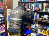 Revisión. Agentes de Criminalística buscaron indicios en los domicilios de un fiscal y de la defensora.
