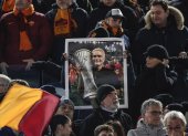 El técnico Mourinho es reconocido por los hinchas de Roma