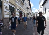 De a poco turistas llegan al Centro Histórico y recorren las plazas, se alojan en los hoteles y se dan cuenta de que la seguridad volvió a Quito.