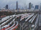 Vista de los trenes parados en la estación de Fráncfort este miércoles. Los maquinistas alemanes iniciaron este martes la huelga más larga de la historia moderna del país.
