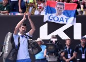 Novak Djokovic no pudo ante el buen juego del italiano Jannik Sinner y se despidió del Abierto de Australia.