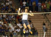 El sueco Mondo Duplantis alcanzó los 5,80 metros en la competencia en Astana.