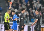 Turin (Italy), 27/01/2024.- Juventus" Arkadiusz Milik gets a red card during the Italian Serie A soccer match Juventus FC vs Empoli FC at the Allianz Stadium in Turin, Italy, 27 January 2024. (Italia) EFE/EPA/ALESSANDRO DI MARCO
