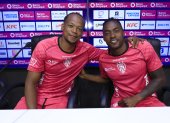 Romario (i) y Renato Ibarra (d) disfrutan de la experiencia de compartir entrenamientos, concentraciones y partidos como parte de Independiente del Valle.
