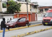 Uniformados revisaron el interior del carro en el que estaban los ciudadanos