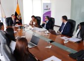 Autoridades del Ministerio de Telecomunicaciones y de la Cancillería se reunieron previamente para coordinar los procesos de digitalización de cédulas, pasaportes para los migrantes ecuatorianos.