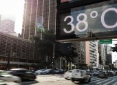Un termómetro meteorológico en la Avenida Paulista, en São Paulo (Brasil)