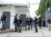 Policías y militares recorren el territorio nacional.