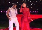 Usher junto a Alicia Keys interpretando "My Boo".