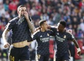 Joselu celebra el 0-1 para el Real Madrid durante el partido contra el Rayo Vallecano correspondiente a la jornada 25 de LaLiga, este domingo en el Estadio Vallecas en Madrid.