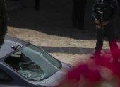 En la imagen, un ataque contra el conductor de un vehículo en una ciudad mexicana.