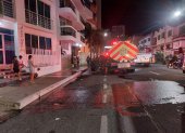 Voraz incendio en el malecón de Salinas