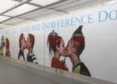 Obra Kissing doesnt kill 1989-1990 y que hace parte de la muestra "Gran Fury: El arte no es suficiente"