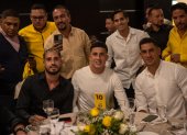 Los jugadores de Barcelona compartieron con los hinchas en la Cena amarilla.
