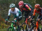 El ciclista tricolor (i) fue uno de los destacados de O Gran Camiño al terminar cuarto en la general que fue dominada por Vingegaard.
