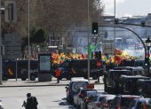 Agricultores de varios puntos de España se manifiestan frente a la sede del Ministerio de Agricultura en Madrid este lunes 26 de febrero de 2024.