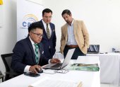 Javier Orti, dirigente del partido Avanza, en el trámite de inscripción para la campaña.