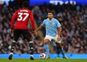 Manchester (United Kingdom), 03/03/2024.- Rodri (R) of Manchester City in action during the English Premier League match between Manchester City and Manchester United, in Manchester, Britain, 03 March 2024. (Reino Unido) EFE/EPA/ASH ALLEN EDITORIAL USE ONLY. No use with unauthorized audio, video, data, fixture lists, club/league logos, "live" services or NFTs. Online in-match use limited to 120 images, no video emulation. No use in betting, games or single club/league/player publications.