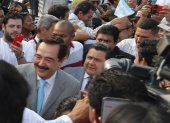 El entonces alcalde Jaime Nebot y Pablo Muentes en el ingreso a la tarima de una de las sesiones solemnes de Guayaquil.