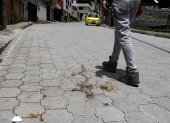 Panorama. En las afueras de la casa donde ocurrió el hecho violento todavía existe sangre de la víctima.
