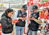 Cortesía.- Técnicos de ARCSA realizan inspecciones de los alimentos procesados.