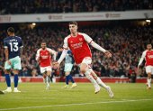 London (United Kingdom), 09/03/2024.- Kai Havertz of Arsenal celebrates scoring the 2-1 goal during the English Premier League match between Arsenal FC and Brentford FC in London, Britain, 09 March 2024. (Reino Unido, Londres) EFE/EPA/DAVID CLIFF EDITORIAL USE ONLY. No use with unauthorized audio, video, data, fixture lists, club/league logos, "live" services or NFTs. Online in-match use limited to 120 images, no video emulation. No use in betting, games or single club/league/player publications.